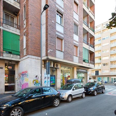 Apartment With Balcony - 50 M Far From M1 Pasteur Milano Exterior foto
