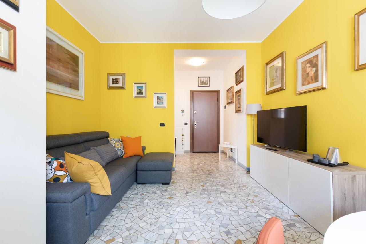 Apartment With Balcony - 50 M Far From M1 Pasteur Milano Exterior foto